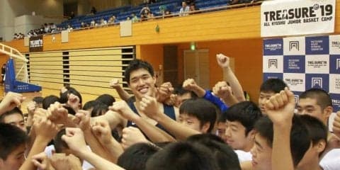 長崎県で行われたキャンプに渡邊雄太がサプライズで参加「夢を持ち続けて欲しい」