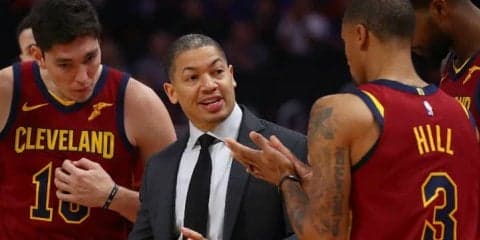 レイカーズ新ヘッドコーチ候補と噂のタロン・ルー、教え子のラブは「最高の人選」