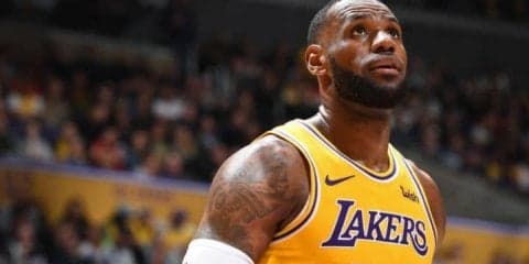 マジック・ジョンソンの電撃辞任にレブロンは困惑「なぜ今、このタイミングで!?」