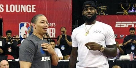 注目を浴びるレイカーズ新指揮官の行方は元キャブス指揮官のタロン・ルーが濃厚？