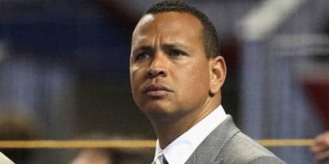 Aロッド、婚約者J・ロペスの斬新ドレスに“完封負け”　MLB公式「人気を完全に奪った」