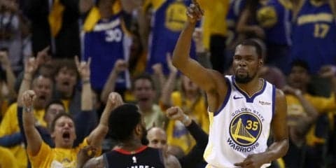 ロケッツを撃破したウォリアーズ、王手をかけるもデュラントが負傷