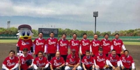 ロッテ福浦、地元での始球式で見事なストライク　同級生に見守られ「懐かしかった」