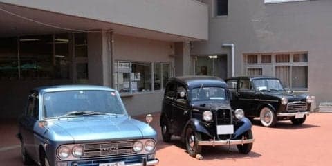 名車とバラを鑑賞…サクラ・オートヒストリーフォーラム2019