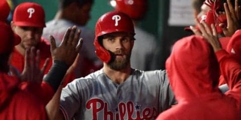 【MLB】「期待をはるかに超えた」!?　ハーパーが「母の日」に履くド派手スパイクが話題