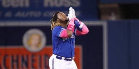 【MLB】171キロ打球を好捕→“剛速球”　ゲレーロJr.の美技に「お父さんのような肩！」