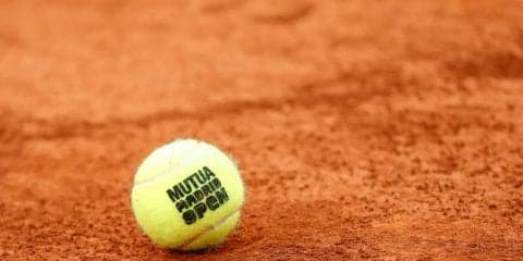 サーブはイン？アウト？大事なマッチポイントの判定が物議を醸す。