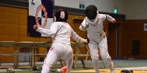 【フェンシング部】エペリーグ戦、男子が１勝１敗、女子が３勝０敗であすへつなぐ
