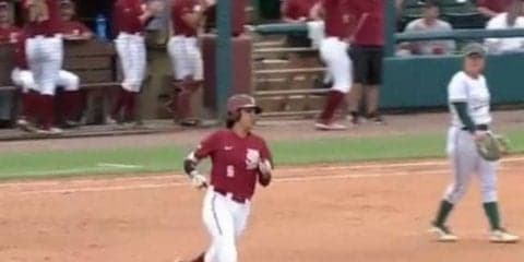 米大学女子ソフトボールで4者連続本塁打　“衝撃映像”に「最後のスイング…美しい」