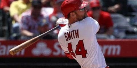 【MLB】エンゼルス、またもアクシデント！　捕手スミスがマスク越しに打球直撃で途中交代