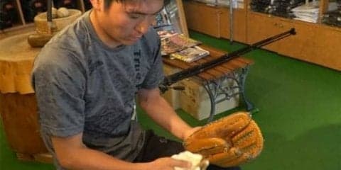 用具のプロに聞く、グラブ磨きのポイントは？　「汚れ落としも重要ですが…」