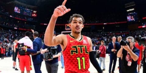 ホークスの将来を背負うトレイ・ヤング、プレーオフの『予習』のため現地観戦へ