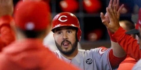 【MLB】まさかの“珍”ハプニング発生　選手とソーセージの激突危機にファン「爆笑」