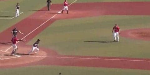 ライン上にピタッと止まる…　ホークス甲斐が“絶妙”勝ち越しスクイズ