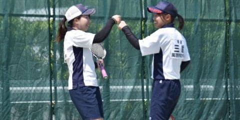 【ソフトテニス部女子】　５ペアが２日目残留