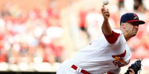 華麗な“キックパス”で安打性の当たりが投ゴロに　MLB公式も興奮「なんてパス！」