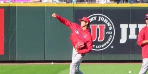 【MLB】代打待機の大谷翔平、最長41Mでキャッチボール　セットポジションでも投げこむ