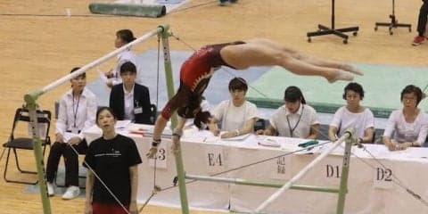 段違い平行棒で再び落下、一方で光明も