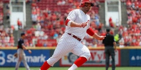 【MLB】35歳巧打者の素手キャッチに放送局熱狂「なんというプレー」「今までで最高の守備」