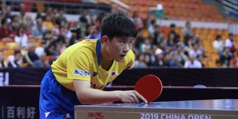 【卓球】張本智和、中国オープンで地元ファンからぬいぐるみのプレゼント