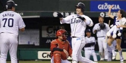西武外崎、“大瀬良撃ち”10号同点ソロ　自己最速2桁に「アップルパンチ！」