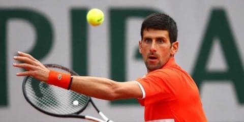 ジョコビッチ対ティームの準決勝は雨天順延に。セットカウント1-1、第3セット途中で[全仏オープン]