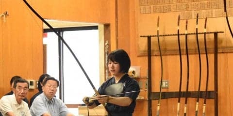 【弓道部】 女子が大逆転で勝利！　勝利の行方はあすの男子の部へ