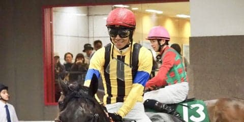 【エプソムC】1番人気ソーグリッタリングは3着