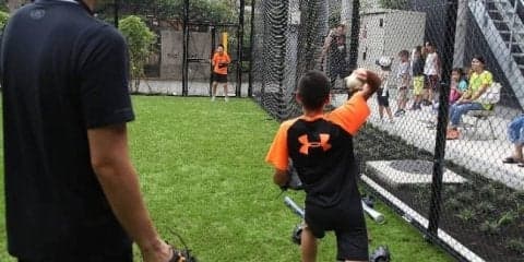 アンダーアーマーとコラボ。元プロ野球選手がコーチを務める子ども向けイベント開催
