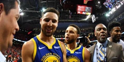 『スプラッシュブラザーズ』のクラッチシュートで辛勝、生き延びたウォリアーズ