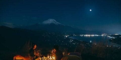 標高1200mの山頂を目指す夜のトレッキング「富士ムーンライトトレッキング」開催