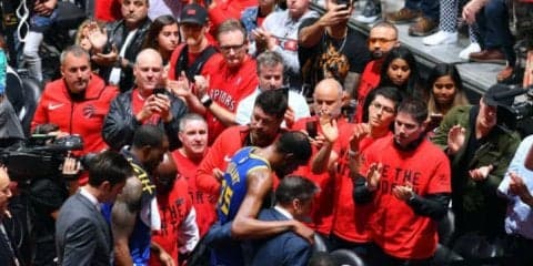 匿名のラプターズファンがデュラントへの非礼を謝罪、ウォリアーズへ花束を送る