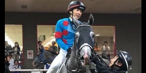 土曜東京５Ｒ新馬は１０番人気の伏兵ヴィンカマヨールが大外一気の差し切り勝ち