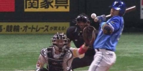 DeNA宮崎、負傷交代のアクシデント　甲斐野の抜けたフォークが左手甲付近直撃
