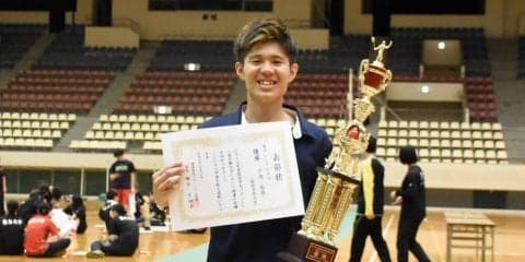 【バドミントン部】 戸内がシングルスＡで関西制覇！