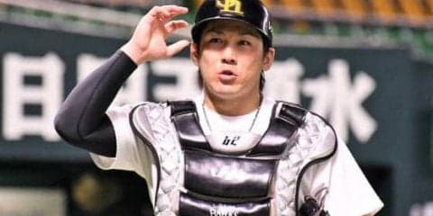 鷹・甲斐と巨人炭谷、貴重な笑顔2ショットにファンも歓喜「拓也嬉しそう」