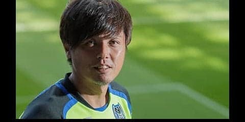 遠藤保仁が黄金世代のライバルを語る「追い抜いてやろうと思っていた」