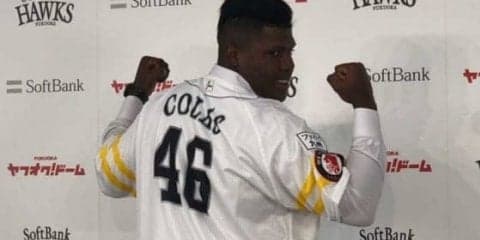 鷹はなぜ9人もの外国人選手を抱えるのか？　育成のコラスを支配下登録