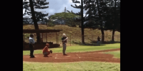 ズボンから“隠しバット”で初球を…　少年の衝撃パフォーマンスに米驚愕「史上最高」