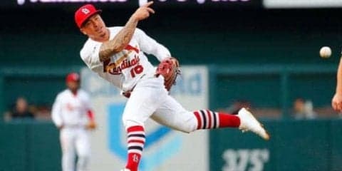 【MLB】カ軍野手のボールを掴まない“究極グラブトス”が米で話題　「間違いなく美しい」