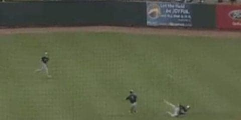 【MLB】珍プレー？　好プレー？　3Aで右翼手→二塁手の衝撃“お手玉キャッチ”が完成