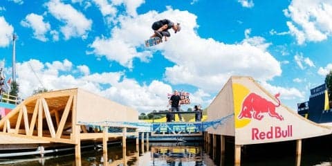 6/29（土）深夜、Red Bull TV で日本語解説付きで生中継 世界唯一のスケートボードダウンヒル大会 Red Bull Roller Coaster