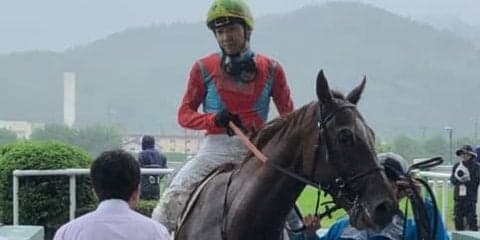 日曜福島６Ｒ新馬はアサクサキングス産駒のゴッドスターが制す！石橋「期待通り」