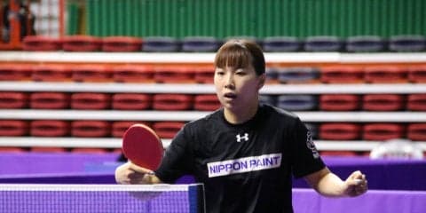 松平志穂、必殺しゃがみ込みサーブで予選1回戦を快勝＜韓国OP・女子シングルス＞