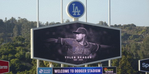 【MLB】スカッグス急逝で全米追悼ムード…ドジャース-Dバックス戦でも試合前に黙祷