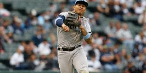 スライディング捕球からの回転スロー併殺にMLB称賛　「オーマイ、グレイバー」