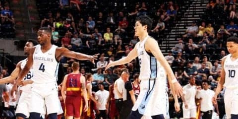 渡邊雄太、12得点9リバウンドの数字以上に存在感を放ちグリズリーズの勝利に貢献