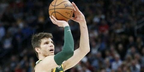 サンズにトレード後解雇予定のカイル・コーバー争奪戦にレイカーズらが参戦