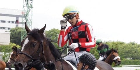 【日曜福島/新馬5R】木幡育「2000mも大丈夫」エヴァーガーデンが快勝！