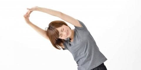 右わき腹や右背中の違和感や痛み…これってどんな症状？